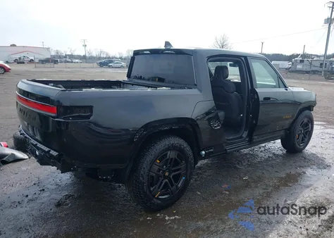 2025 Rivian R1T Ascend Tri Motor Max Pack/Premium Tri Motor Max Pack z USA, uszkodzony, nr VIN 7FCTGCAP0SN040102